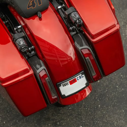 Arlen Ness Carbon Fiber Taillight Covers – Touring, rotes Motorrad