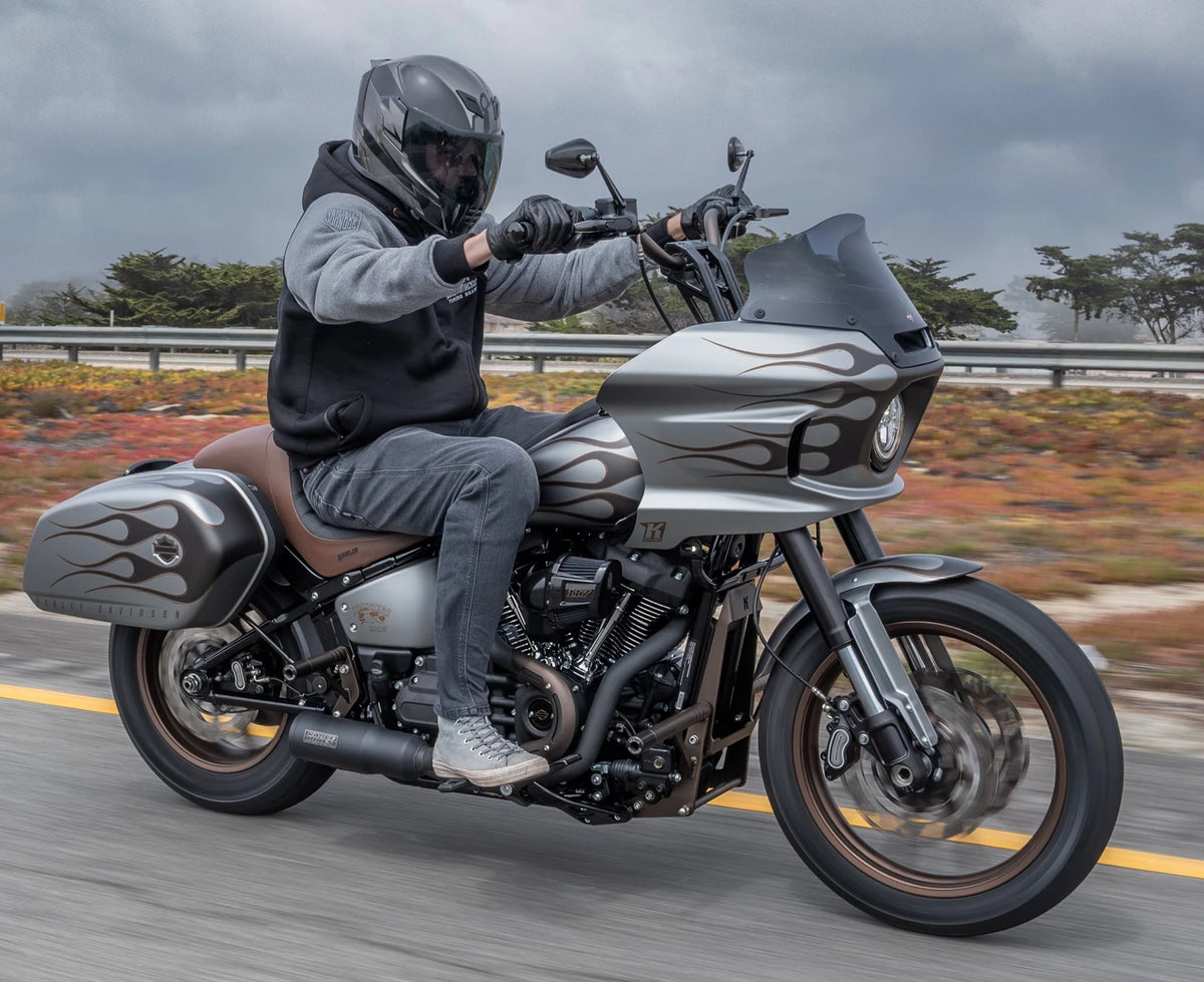 Kodlin Fastback Riser 10 Zoll schwarz – montiert am Motorrad