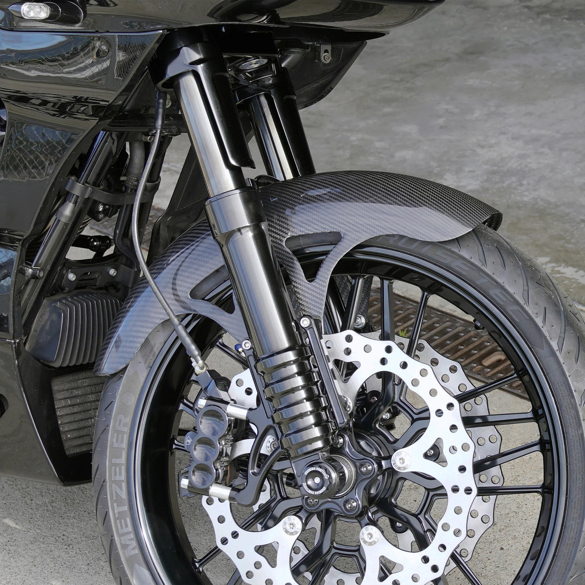 Arlen Ness 21-inch Pro Sport Carbon Fiber Front Fender – montiert am Touring